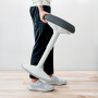 Ergonomická balančná stolička Leitz Ergo na státie, svetlo šedá